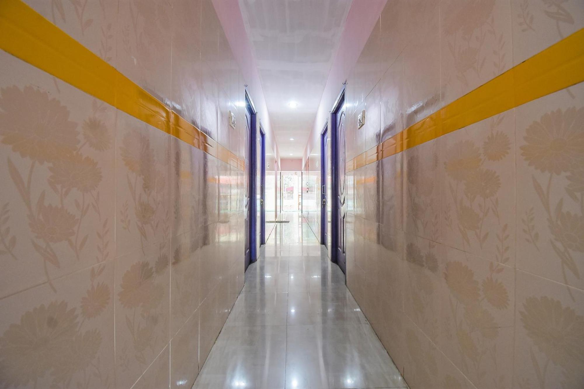 Tribhuvanam Hotel O K.S.Lodge מראה חיצוני תמונה