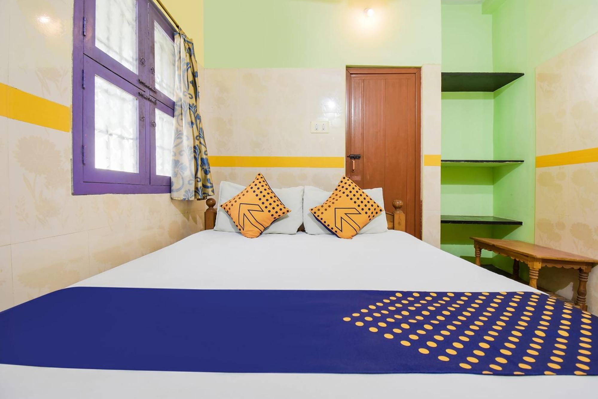 Tribhuvanam Hotel O K.S.Lodge מראה חיצוני תמונה