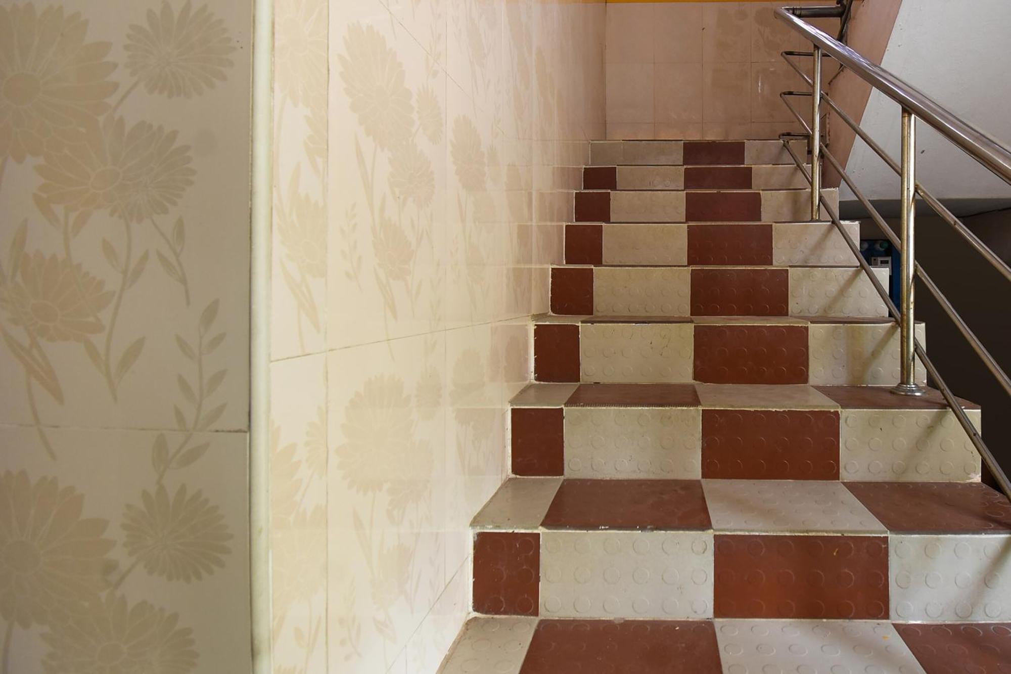 Tribhuvanam Hotel O K.S.Lodge מראה חיצוני תמונה