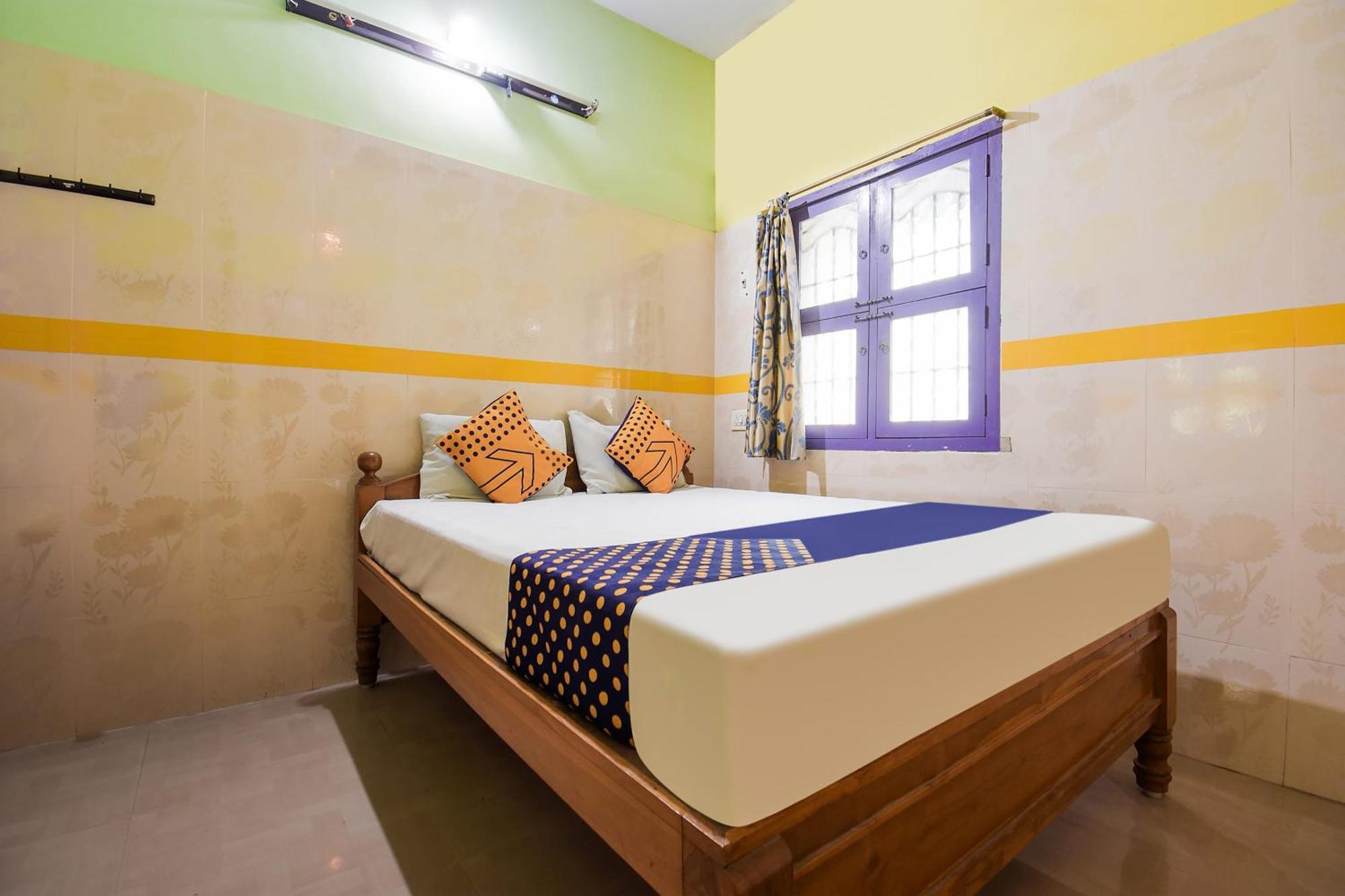 Tribhuvanam Hotel O K.S.Lodge מראה חיצוני תמונה