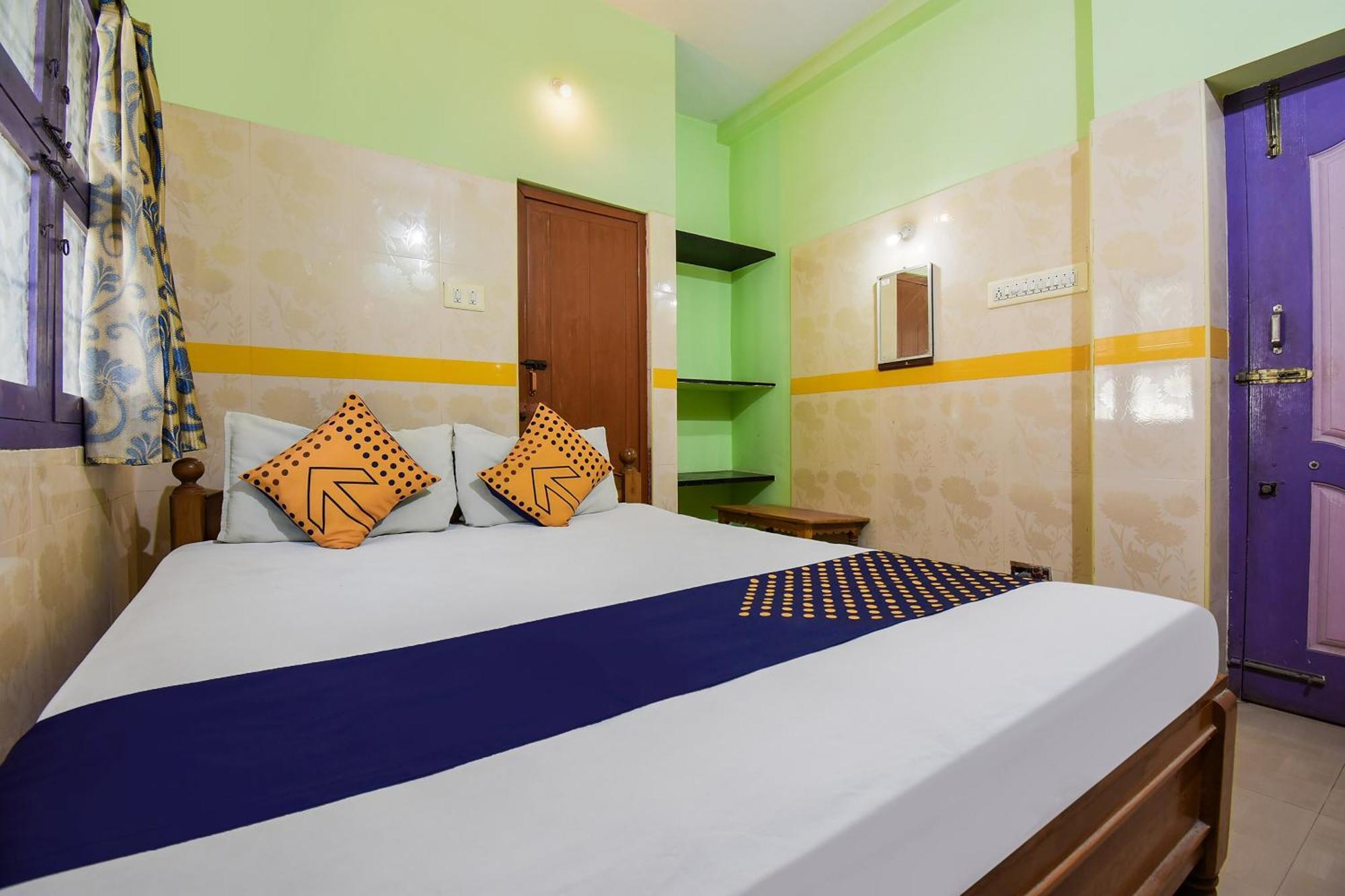 Tribhuvanam Hotel O K.S.Lodge מראה חיצוני תמונה