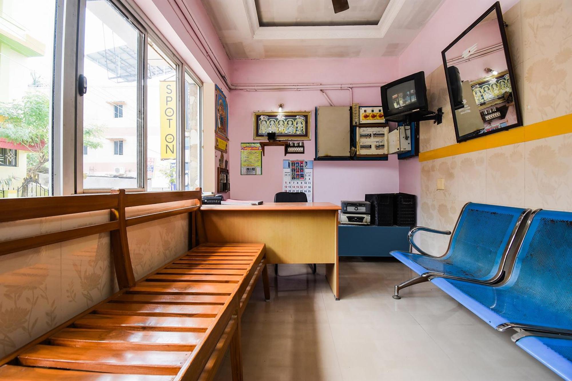 Tribhuvanam Hotel O K.S.Lodge מראה חיצוני תמונה